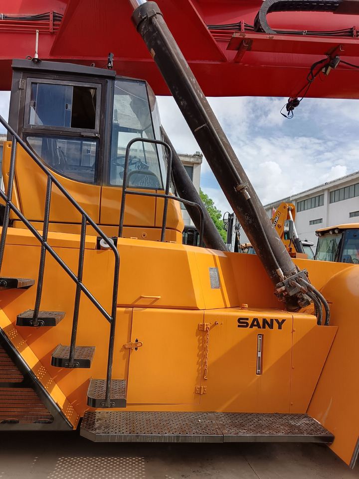 SANY SRSC45C30 REACH CRANE 45 TON - Reachstacker porta contentores: foto 5 SANY SRSC45C30 REACH CRANE 45 TON - Reachstacker porta contentores: foto 5