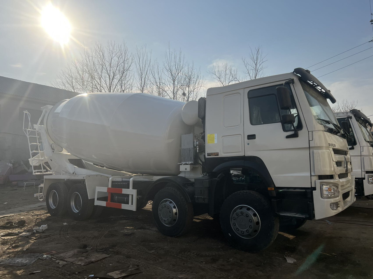 SINOTRUK HOWO 371 8X4 16 Cubic Meter SINOTRUK Howo Concrete Mixer Truck - Camião betoneira: foto 4 SINOTRUK HOWO 371 8X4 16 Cubic Meter SINOTRUK Howo Concrete Mixer Truck - Camião betoneira: foto 4