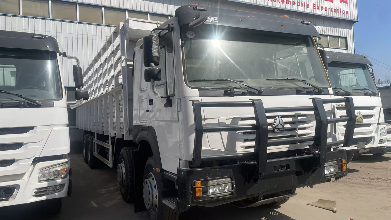SINOTRUK HOWO 8*4 DUMP TRUCK 371 375 380 420 HP - Camião transporte de gado: foto 3 SINOTRUK HOWO 8*4 DUMP TRUCK 371 375 380 420 HP - Camião transporte de gado: foto 3