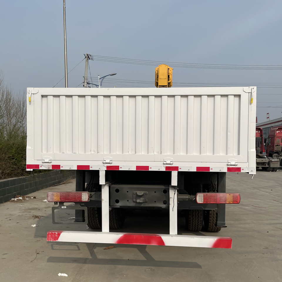 SINOTRUK HOWO 8 TON Knuckle Boom Crane TRUCK MOUNTED CRANE - Camião grua: foto 5 SINOTRUK HOWO 8 TON Knuckle Boom Crane TRUCK MOUNTED CRANE - Camião grua: foto 5