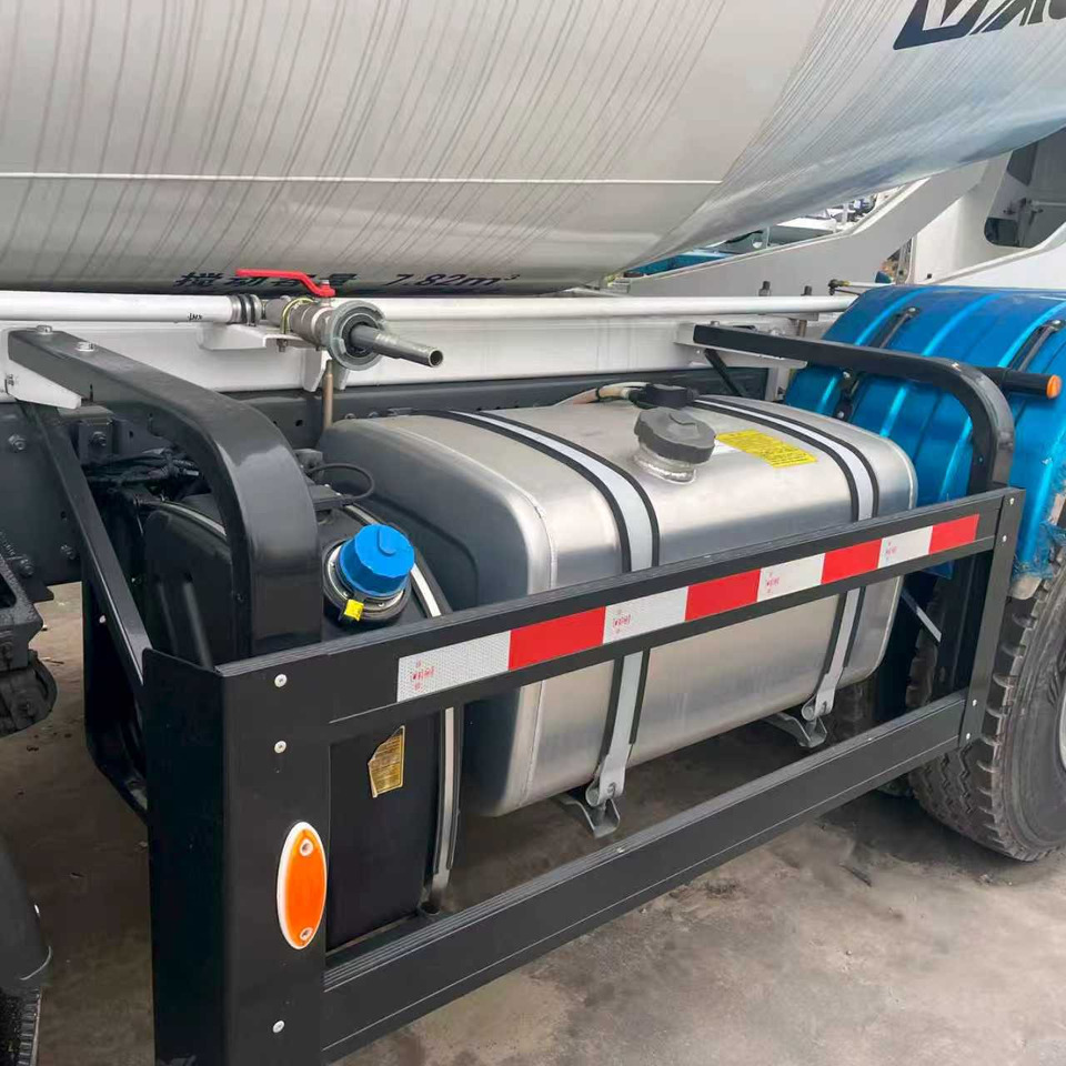 SINOTRUK HOWO TX350 EURO V Stage 5 - Camião betoneira: foto 4 SINOTRUK HOWO TX350 EURO V Stage 5 - Camião betoneira: foto 4