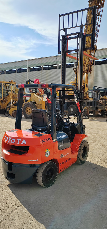 TOYOTA FD 30 - Empilhador: foto 4 TOYOTA FD 30 - Empilhador: foto 4