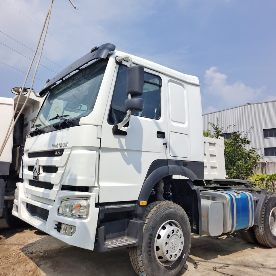 SINOTRUK HOWO 371 375 TRACOR HEAD - Tractor: foto 4 SINOTRUK HOWO 371 375 TRACOR HEAD - Tractor: foto 4
