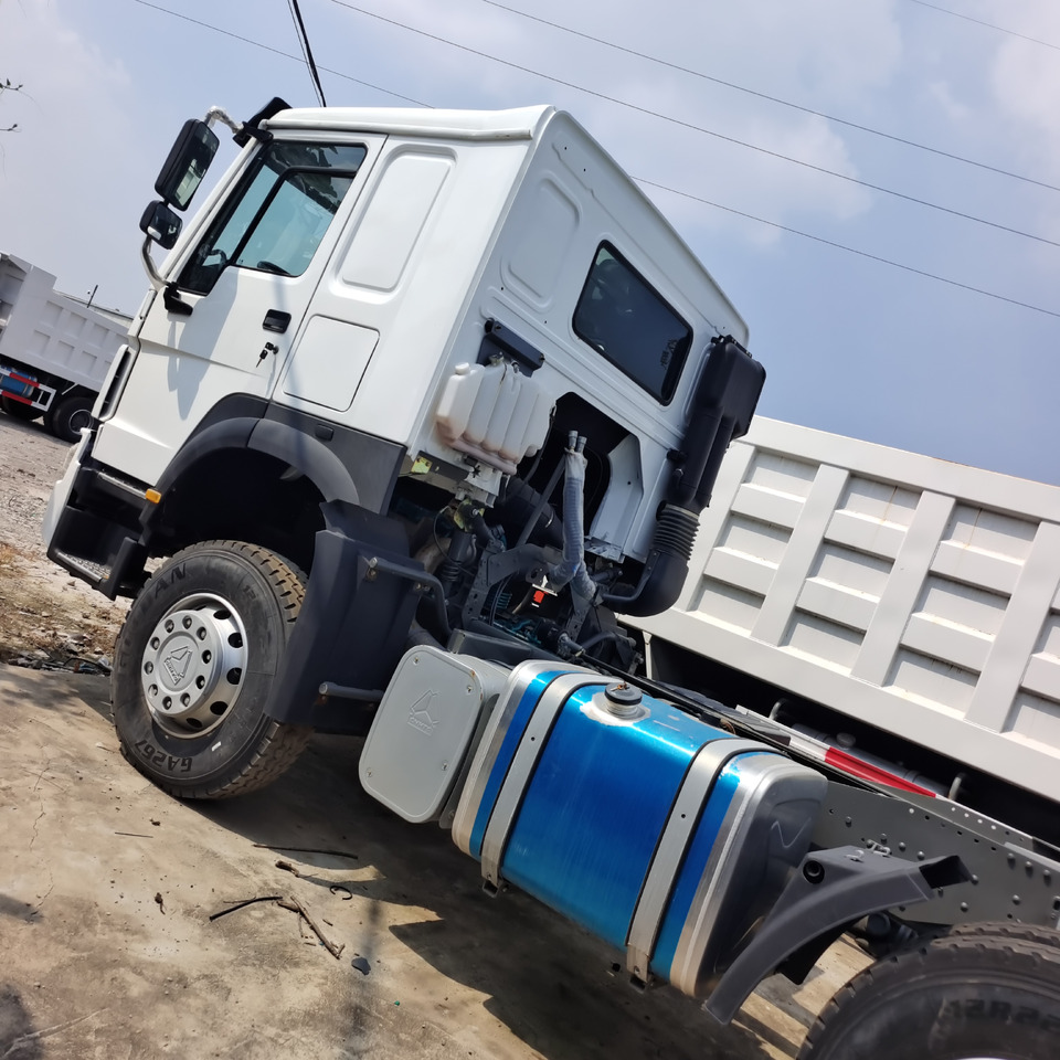 Tractor SINOTRUK HOWO 371 375 TRACOR HEAD: foto 1