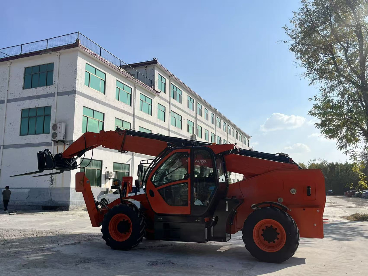 XCMG 17.5 METER BRAND NEW - Empilhador telescópico: foto 3 XCMG 17.5 METER BRAND NEW - Empilhador telescópico: foto 3