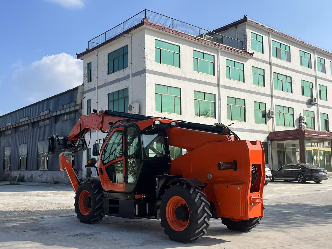 XCMG 17.5 METER BRAND NEW - Empilhador telescópico: foto 4 XCMG 17.5 METER BRAND NEW - Empilhador telescópico: foto 4