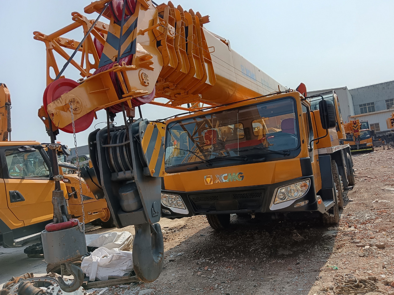 XCMG QY70KⅡ 70 TON - Grua móvel: foto 1 XCMG QY70KⅡ 70 TON - Grua móvel: foto 1