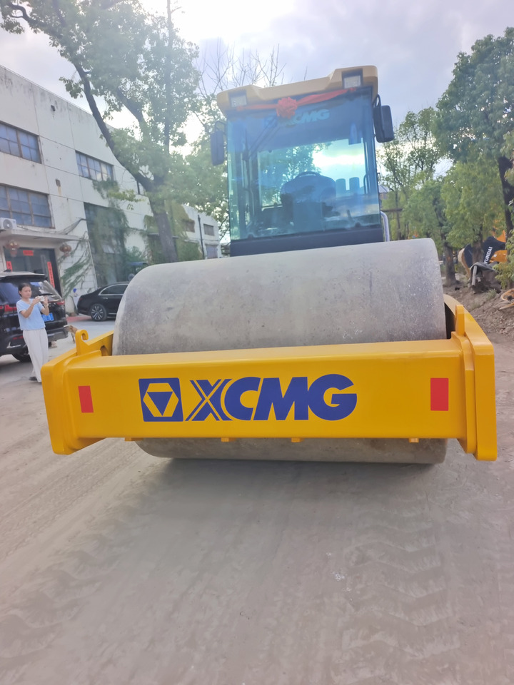 XCMG XS 223J - Compactador de asfalto: foto 4 XCMG XS 223J - Compactador de asfalto: foto 4