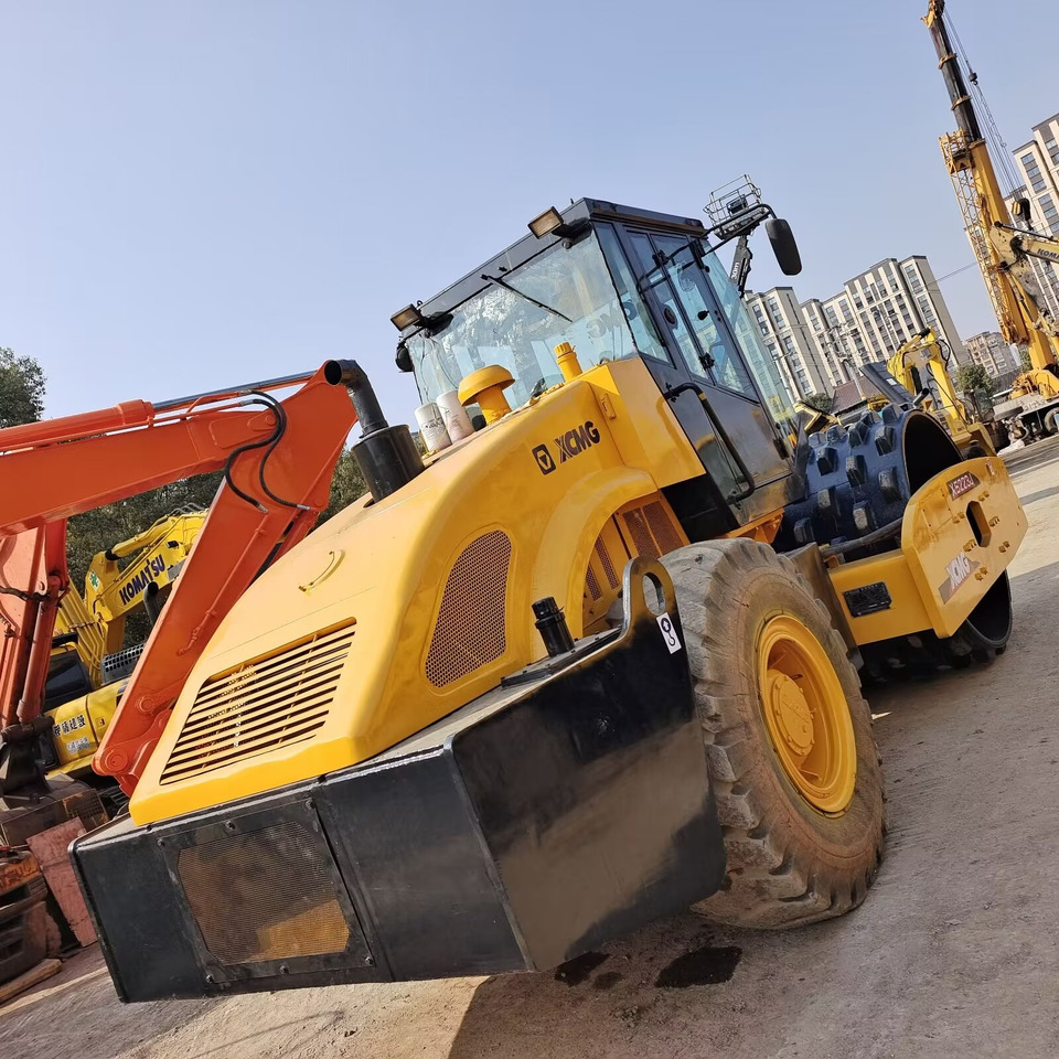 XCMG xs 223j XS223J Goat Horn Vibratory Roller Compactor - Compactador de asfalto: foto 4 XCMG xs 223j XS223J Goat Horn Vibratory Roller Compactor - Compactador de asfalto: foto 4