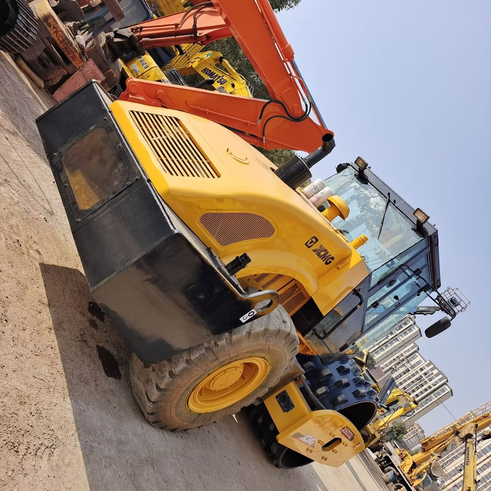 XCMG xs 223j XS223J Goat Horn Vibratory Roller Compactor - Compactador de asfalto: foto 5 XCMG xs 223j XS223J Goat Horn Vibratory Roller Compactor - Compactador de asfalto: foto 5