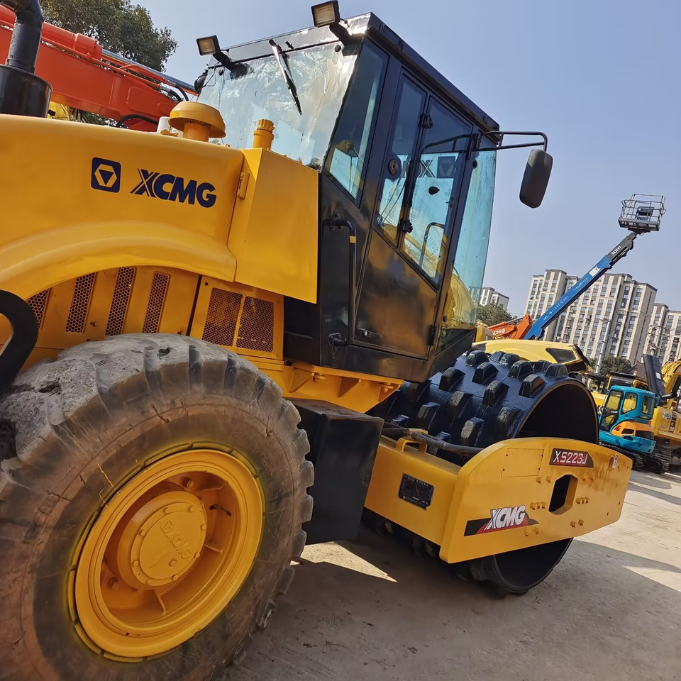 XCMG xs 223j XS223J Goat Horn Vibratory Roller Compactor - Compactador de asfalto: foto 2 XCMG xs 223j XS223J Goat Horn Vibratory Roller Compactor - Compactador de asfalto: foto 2