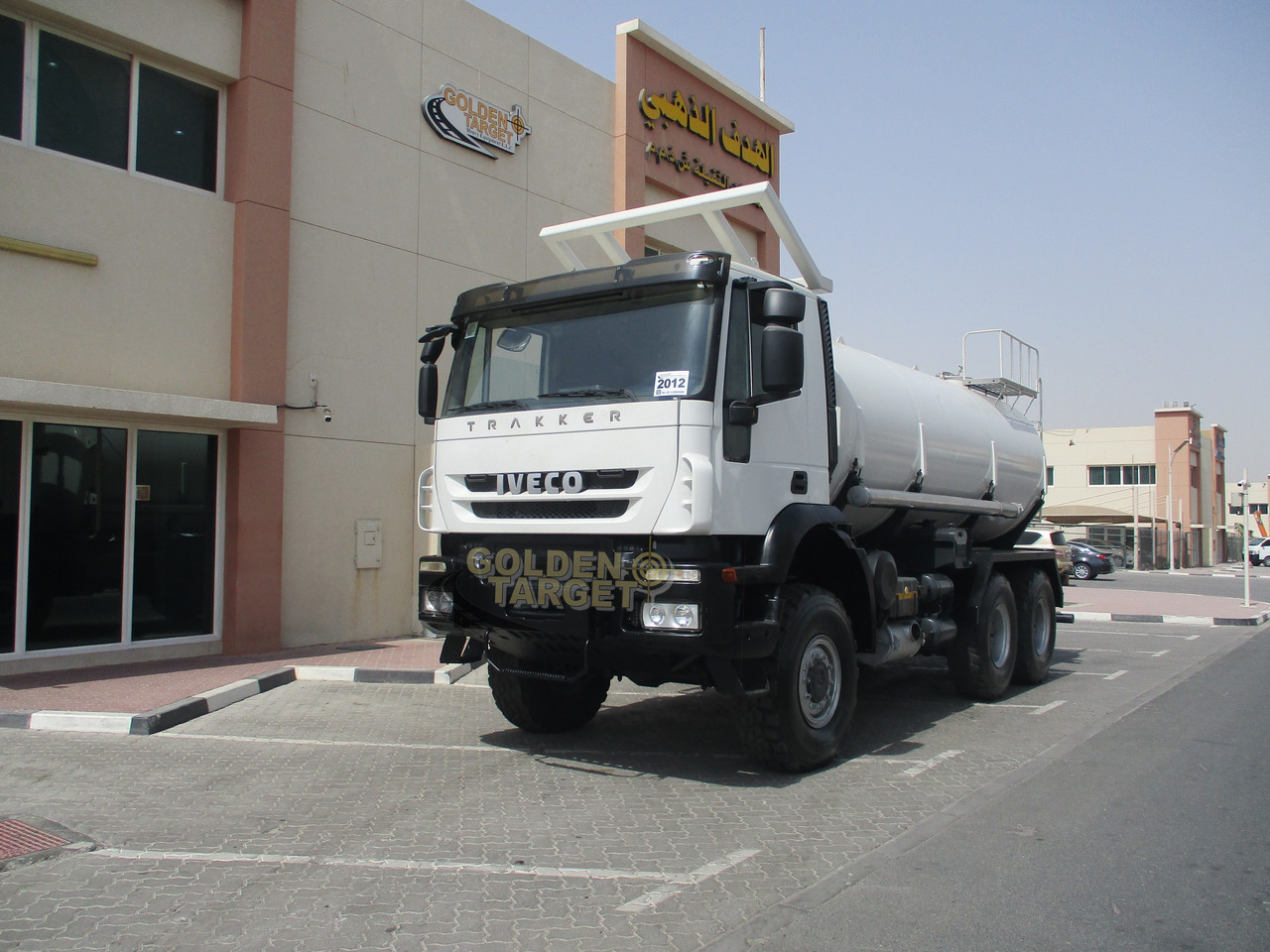 IVECO TRAKKER 380 6x6 Tanker - Camião cisterna: foto 2 IVECO TRAKKER 380 6x6 Tanker - Camião cisterna: foto 2