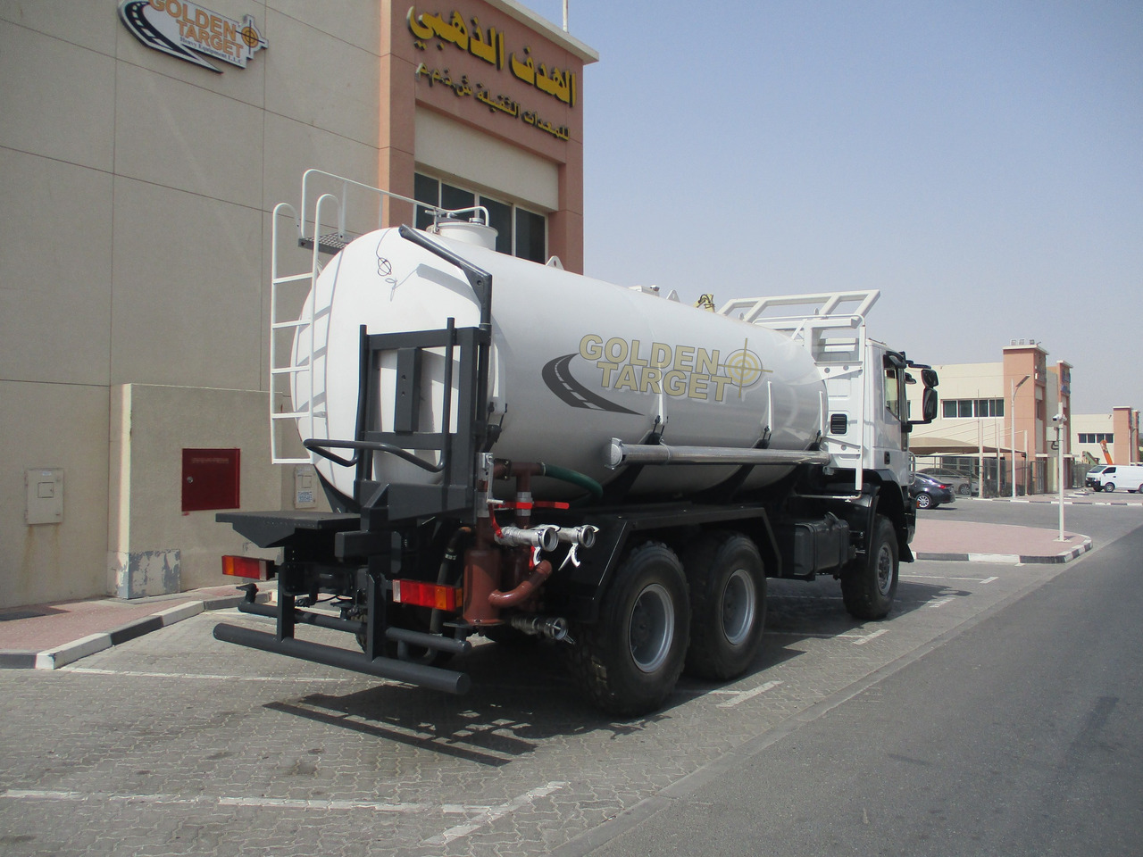 IVECO TRAKKER 380 6x6 Tanker - Camião cisterna: foto 3 IVECO TRAKKER 380 6x6 Tanker - Camião cisterna: foto 3
