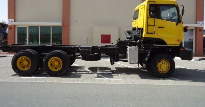 Nissan UD CZ4YL 6x6 Chassis Truck - Camião chassi: foto 3 Nissan UD CZ4YL 6x6 Chassis Truck - Camião chassi: foto 3