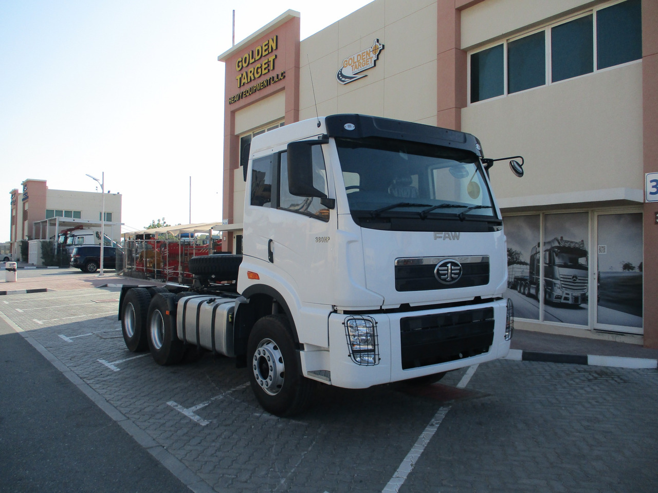 FAW 4181P2K15 6x4 Head Truck - Tractor: foto 1 FAW 4181P2K15 6x4 Head Truck - Tractor: foto 1