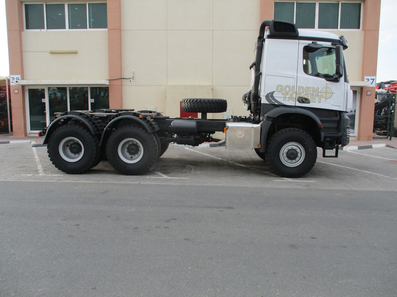 Mercedes-Benz Arocs 3342 6x6 Head Truck - Tractor: foto 5 Mercedes-Benz Arocs 3342 6x6 Head Truck - Tractor: foto 5