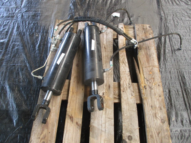 New Holland 84408341 Hydraulikzylinder - Enfardadeira de fardos quadrados: foto 3 New Holland 84408341 Hydraulikzylinder - Enfardadeira de fardos quadrados: foto 3