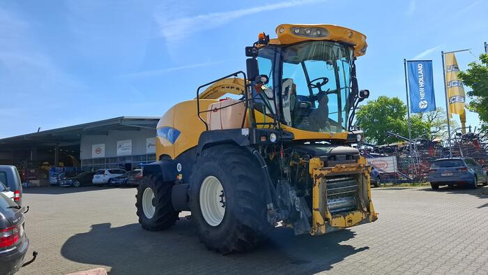 New Holland FR 9060 - Picadora de forragem automotriz: foto 2 New Holland FR 9060 - Picadora de forragem automotriz: foto 2