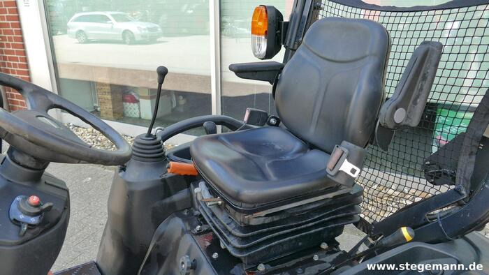 Yanmar SA 221 B - Trator: foto 5 Yanmar SA 221 B - Trator: foto 5