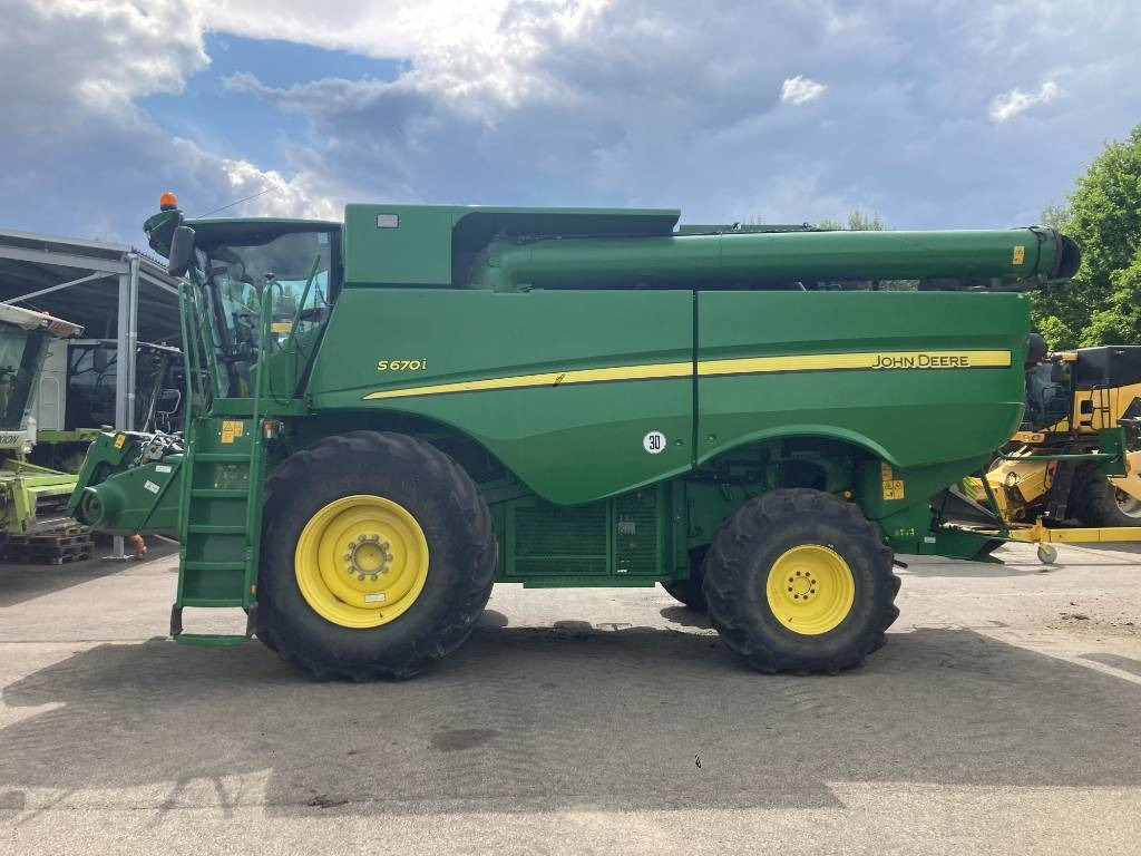 John Deere S 670 i - Ceifeira debulhadora: foto 2 John Deere S 670 i - Ceifeira debulhadora: foto 2