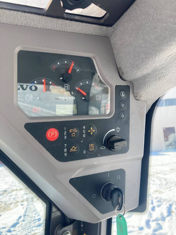 Mini pá carregadora Volvo MC70C: foto 8