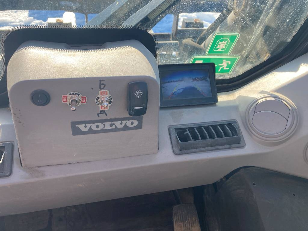 Mini pá carregadora Volvo MC70C: foto 11