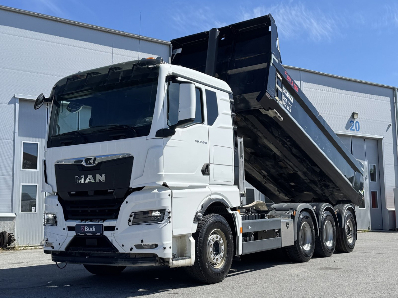 Dumperbil MAN TGX 35.510 8X4-4 BL CH -2022 | Parabel luft - Camião basculante: foto 1 Dumperbil MAN TGX 35.510 8X4-4 BL CH -2022 | Parabel luft - Camião basculante: foto 1