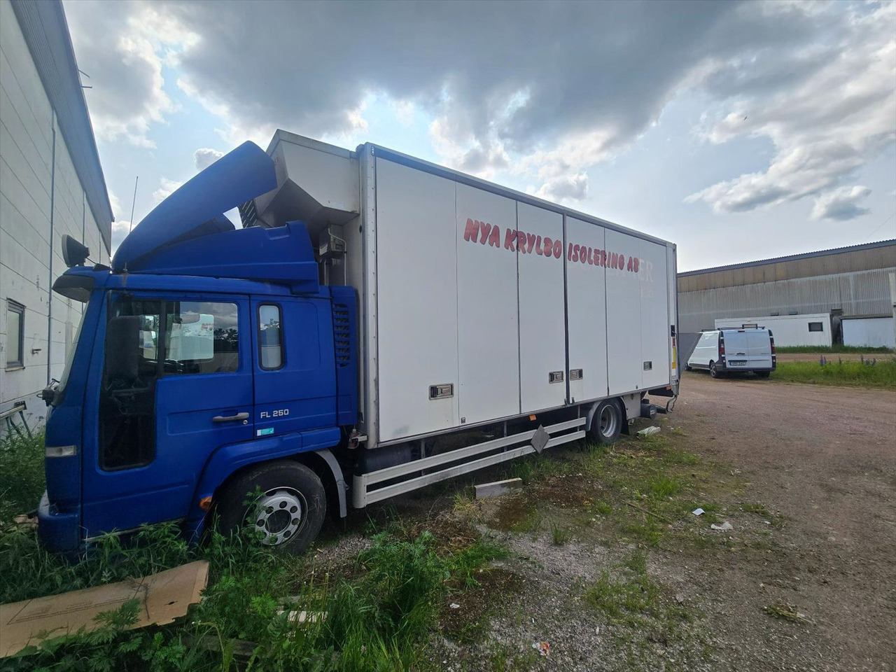 Lastbil | VOLVO FL615 H 4X2 | 2002 | DIESEL | Reparationsobjekt - Camião furgão: foto 1 Lastbil | VOLVO FL615 H 4X2 | 2002 | DIESEL | Reparationsobjekt - Camião furgão: foto 1