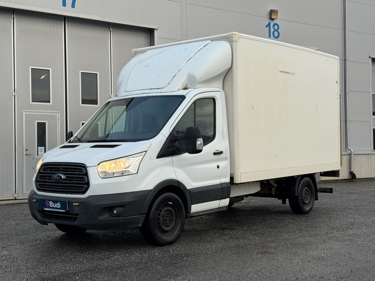 Lätt lastbil Ford Transit 350 Chassi Cab 2.0 TDCi SelectShift -2018 - Carrinha de contentor: foto 1 Lätt lastbil Ford Transit 350 Chassi Cab 2.0 TDCi SelectShift -2018 - Carrinha de contentor: foto 1