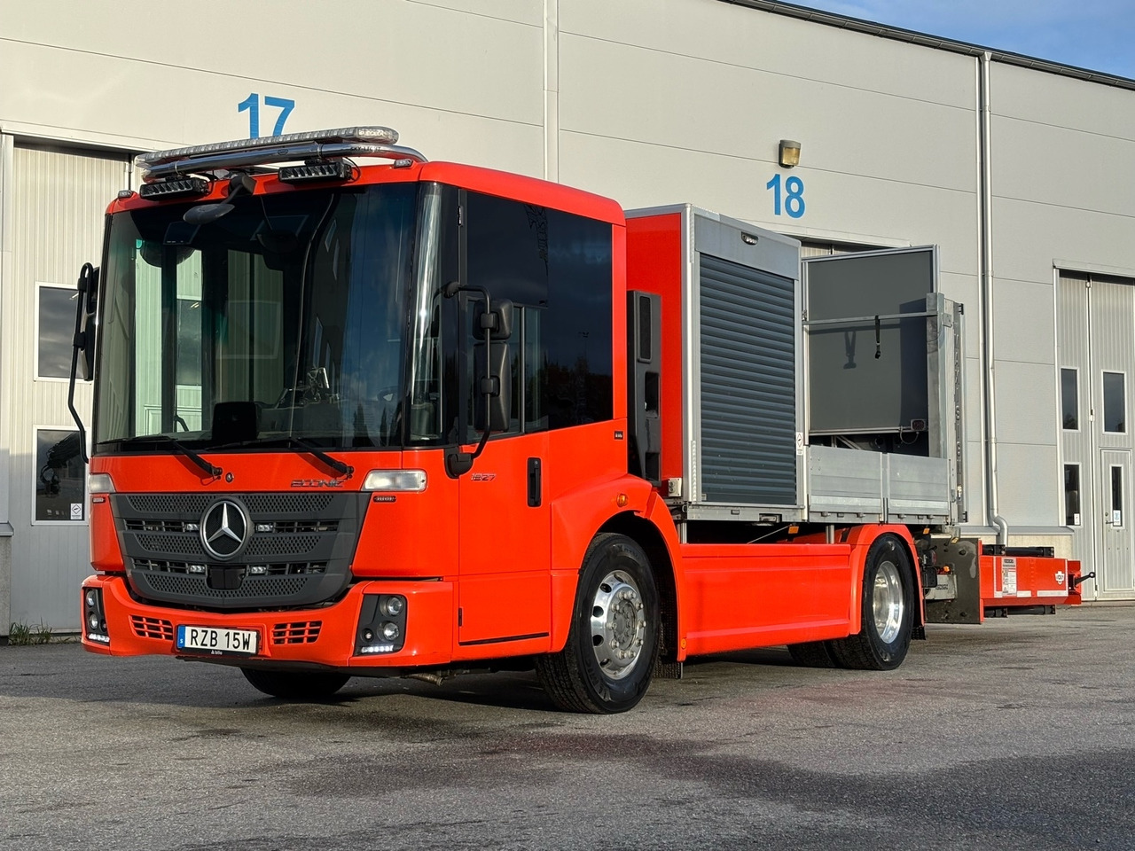 TMA-bil Mercedes-Benz Econic 1827 4x2 -2021 | Hiab-kran - Camião de caixa aberta/ Plataforma, Camião grua: foto 1 TMA-bil Mercedes-Benz Econic 1827 4x2 -2021 | Hiab-kran - Camião de caixa aberta/ Plataforma, Camião grua: foto 1