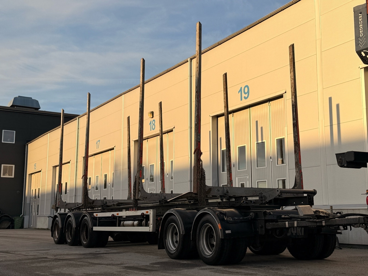 Timmersläp JYKI V52-T00 -2020 - Reboque transporte de madeira: foto 1 Timmersläp JYKI V52-T00 -2020 - Reboque transporte de madeira: foto 1