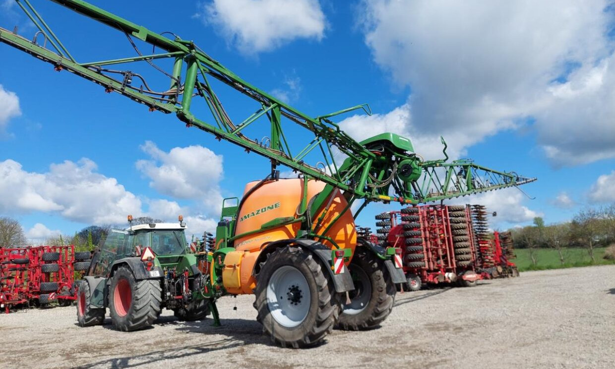 Pulverizador de arrastar Amazone UX 6200 Super 28-30 M: foto 10