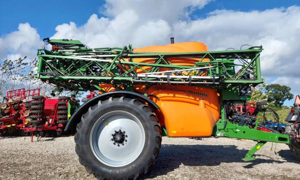 Amazone UX 6200 Super 36-24m med GPS - Pulverizador de arrastar: foto 3 Amazone UX 6200 Super 36-24m med GPS - Pulverizador de arrastar: foto 3