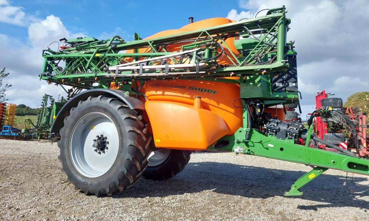 Amazone UX 6200 Super 36-24m med GPS - Pulverizador de arrastar: foto 1 Amazone UX 6200 Super 36-24m med GPS - Pulverizador de arrastar: foto 1