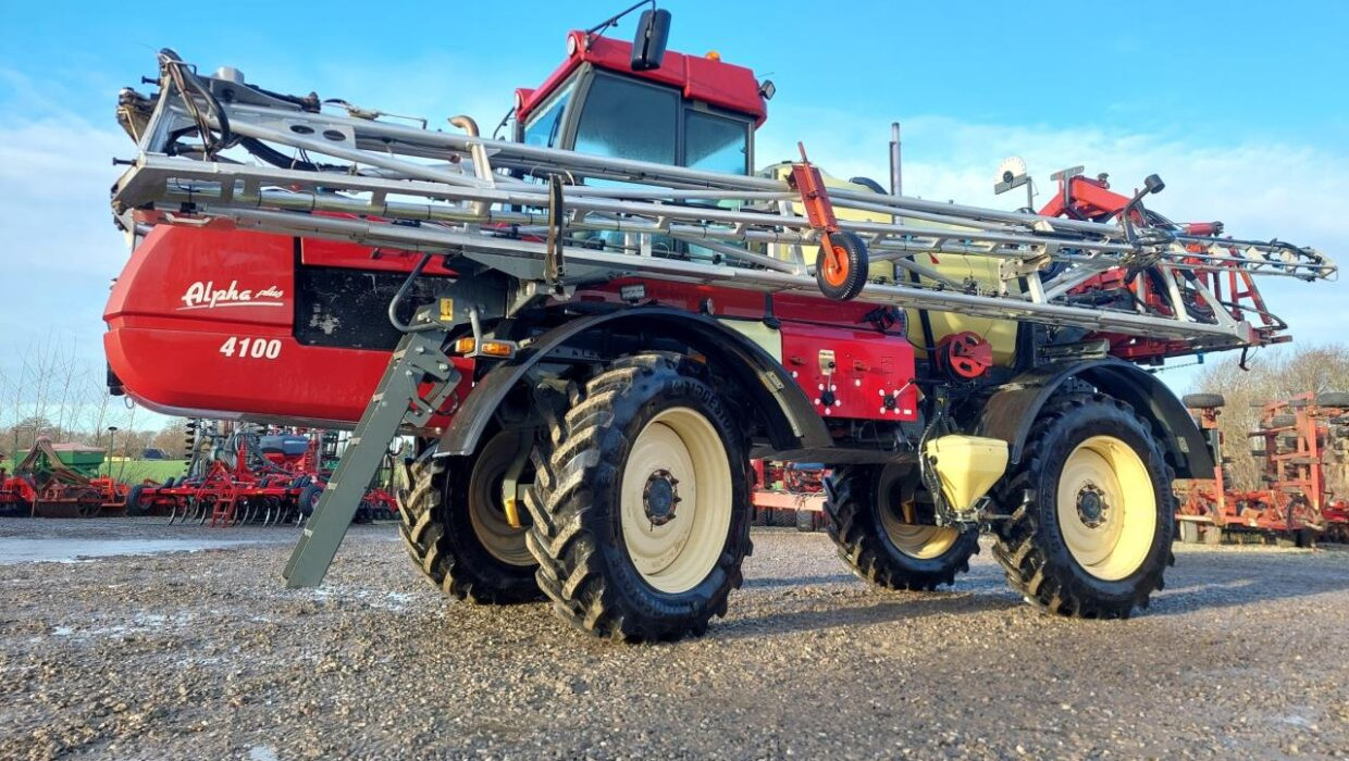 Hardi Alpha Plus 4100 - 36m med GPS - Pulverizador automotor: foto 1 Hardi Alpha Plus 4100 - 36m med GPS - Pulverizador automotor: foto 1