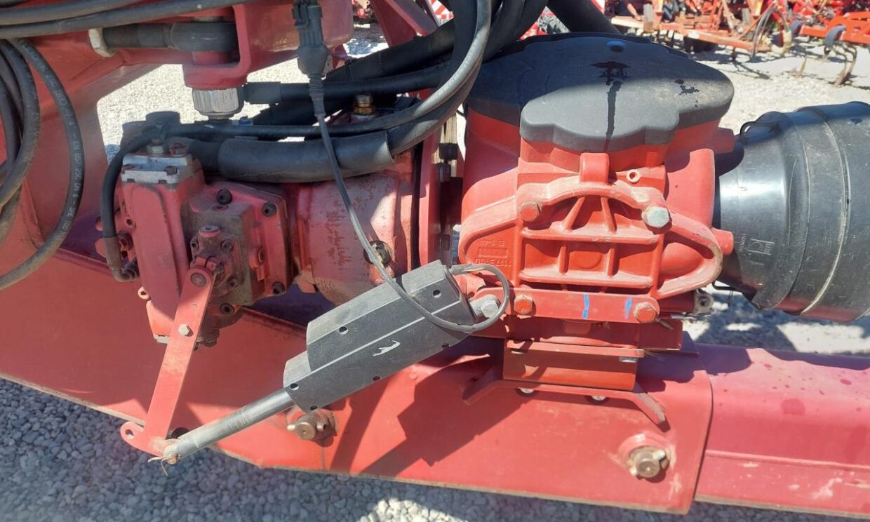 Hardi Commander Plus 4200 - 28m Twin - Pulverizador de arrastar: foto 5 Hardi Commander Plus 4200 - 28m Twin - Pulverizador de arrastar: foto 5