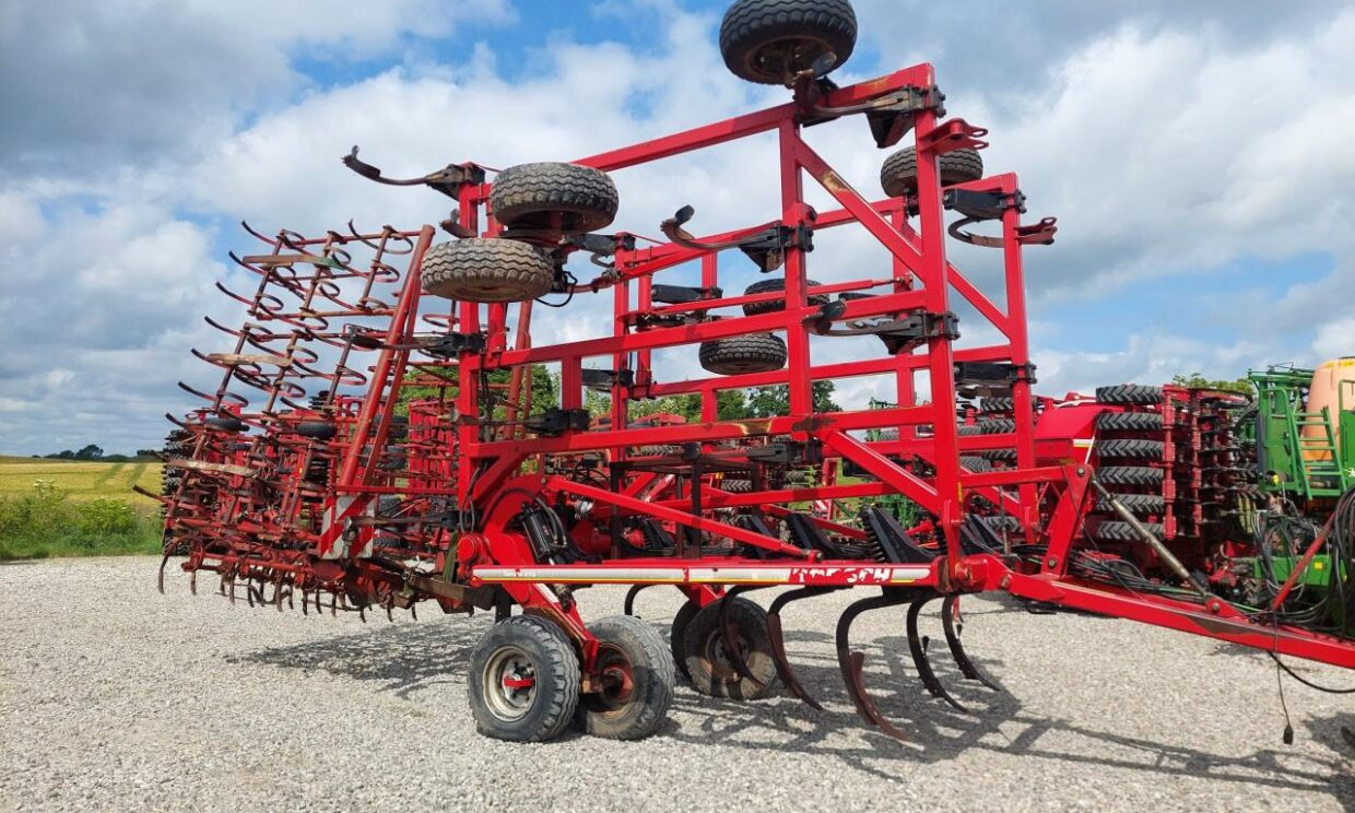 Horsch TERRANO 8 FG + Kverneland C - Grade: foto 3 Horsch TERRANO 8 FG + Kverneland C - Grade: foto 3