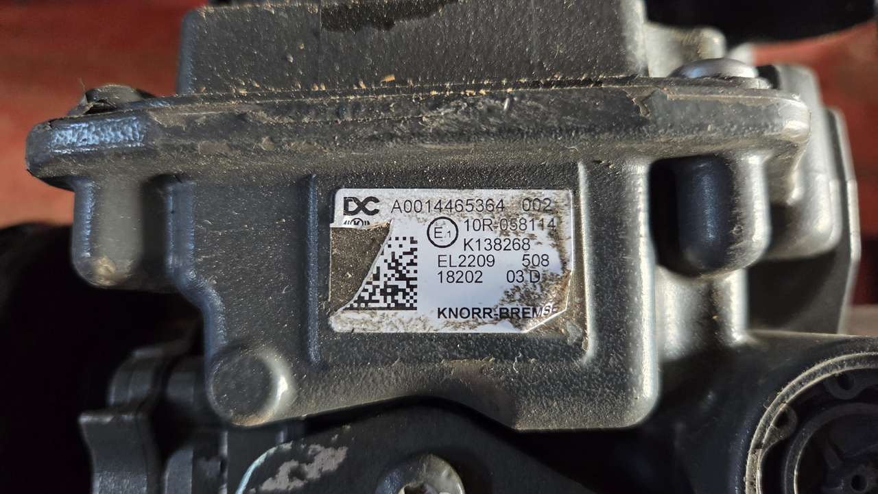 KNORR-BREMSE CONTROL UNIT EAPU K 102145 - Centralina electrónica para Camião: foto 3 KNORR-BREMSE CONTROL UNIT EAPU K 102145 - Centralina electrónica para Camião: foto 3