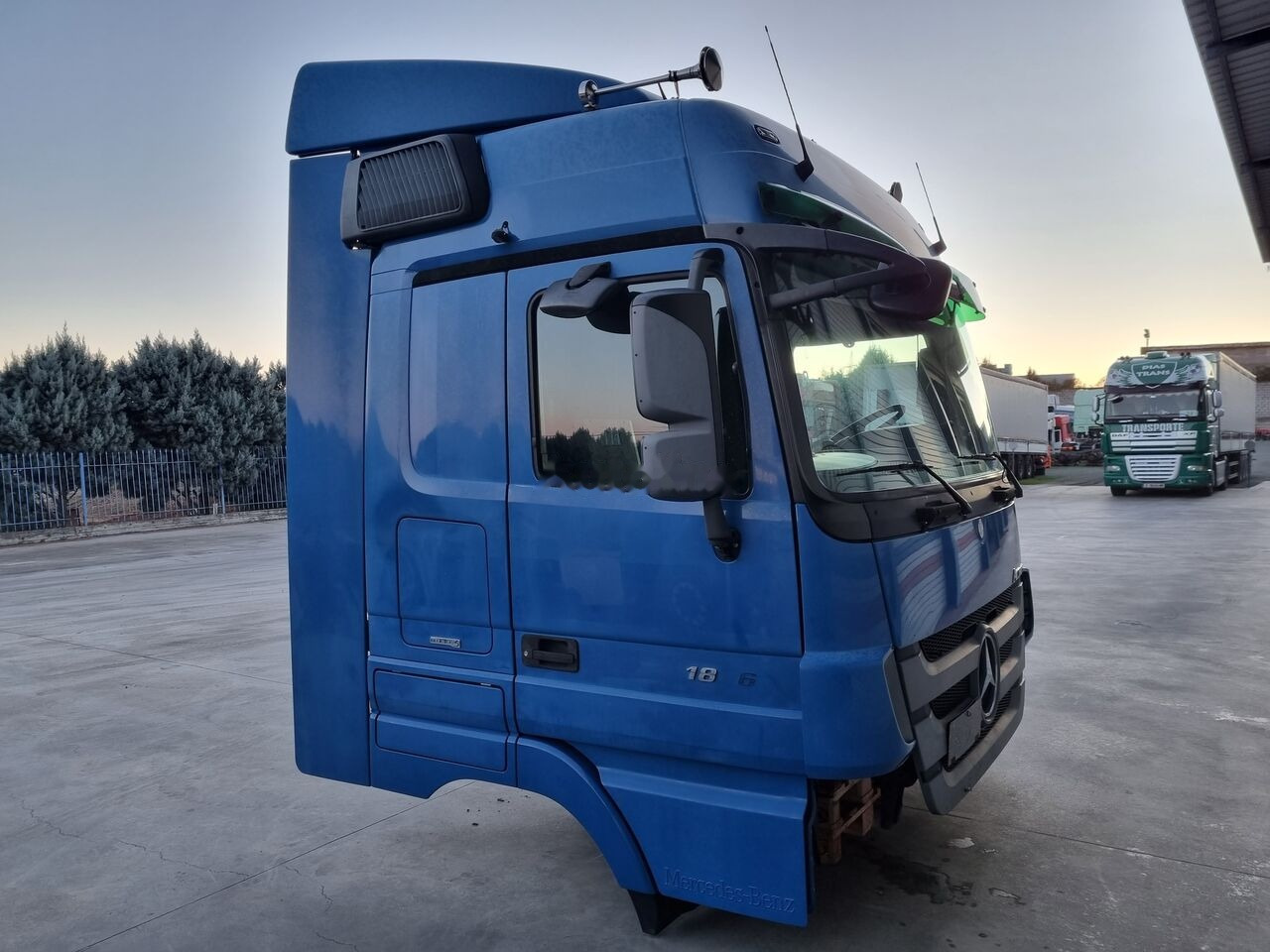 Mercedes-Benz ACTROS MP3 - Cabine para Camião: foto 1 Mercedes-Benz ACTROS MP3 - Cabine para Camião: foto 1