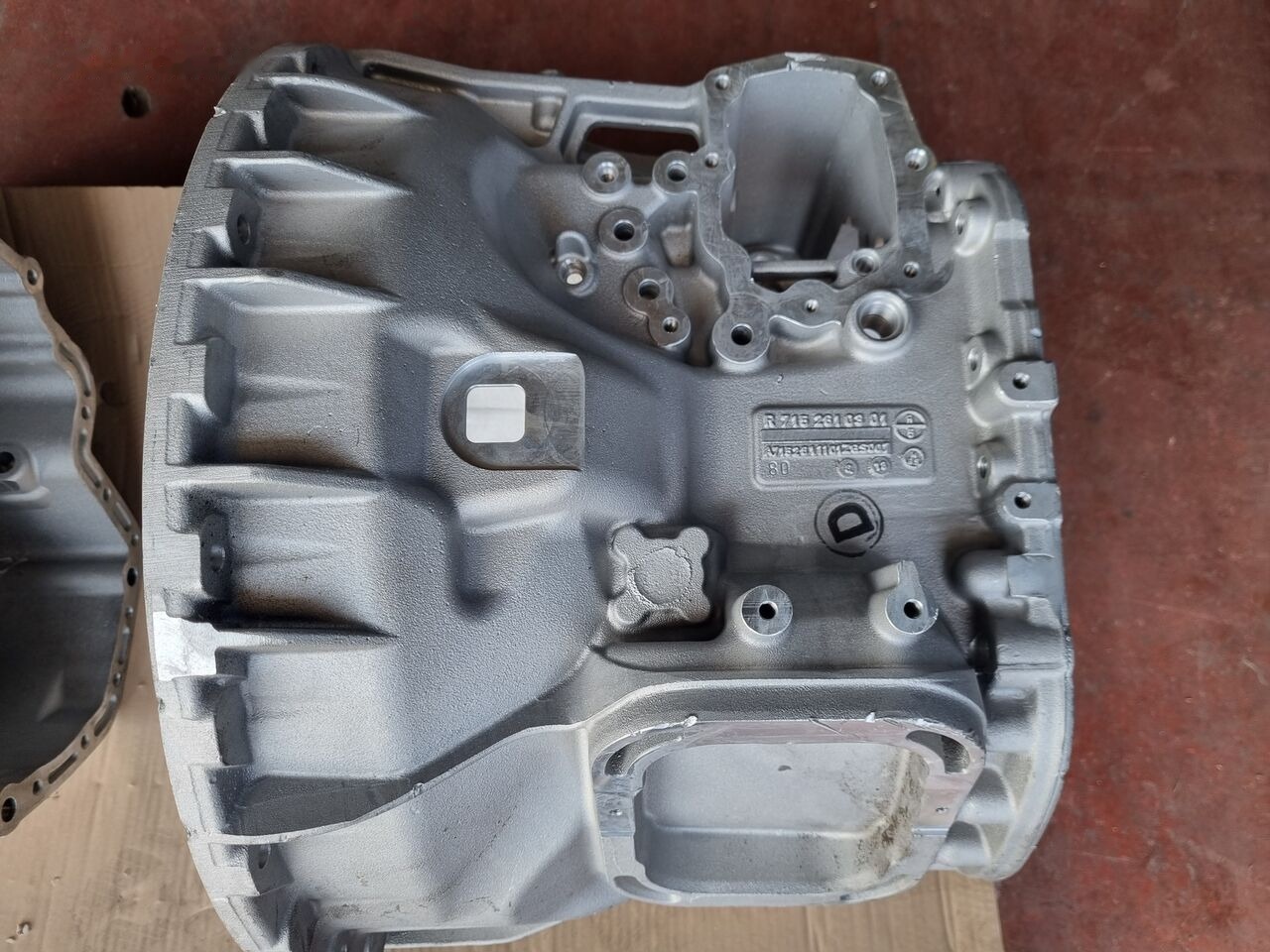 Mercedes-Benz TRANSMISSION HOUSING Mercedes-Benz ACTROS MP4 EURO 6 - Caixa de velocidade para Camião: foto 2 Mercedes-Benz TRANSMISSION HOUSING Mercedes-Benz ACTROS MP4 EURO 6 - Caixa de velocidade para Camião: foto 2