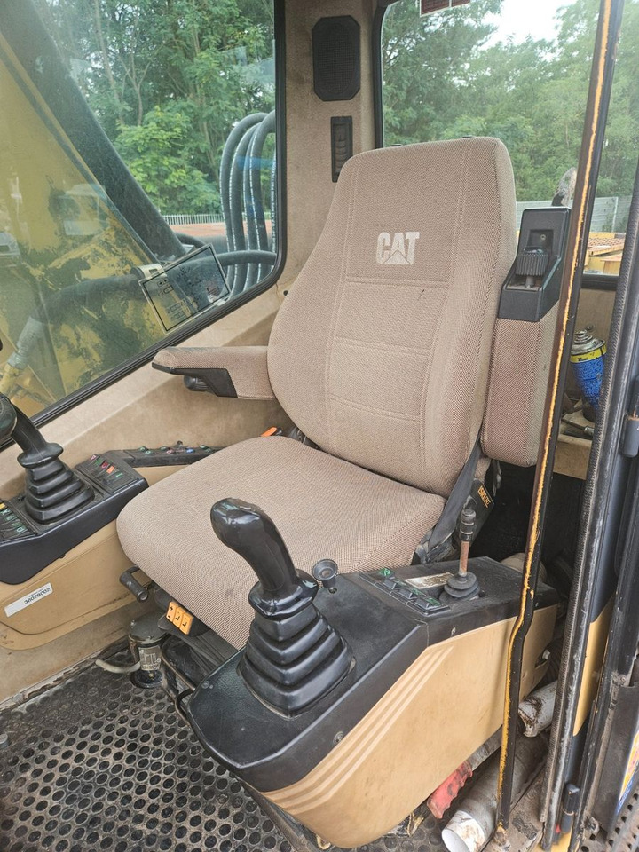 CAT M315 Mobilbagger mit Pratzen und Schild - Escavadeira de rodas: foto 5 CAT M315 Mobilbagger mit Pratzen und Schild - Escavadeira de rodas: foto 5