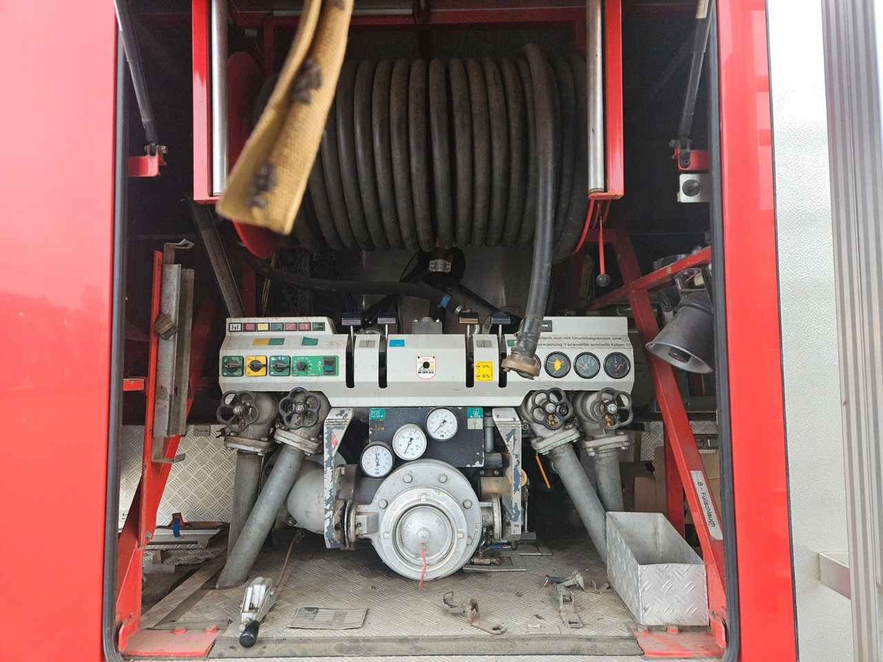 MAN KAT 6x6 Tanklöschfahrzeug - Camião cisterna: foto 5 MAN KAT 6x6 Tanklöschfahrzeug - Camião cisterna: foto 5