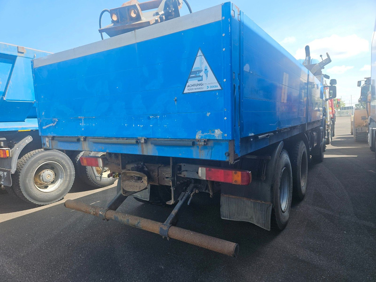 Scania P340 6x6 Pritsche Schaltgetriebe Blatt/Blatt - Camião de caixa aberta/ Plataforma: foto 3 Scania P340 6x6 Pritsche Schaltgetriebe Blatt/Blatt - Camião de caixa aberta/ Plataforma: foto 3