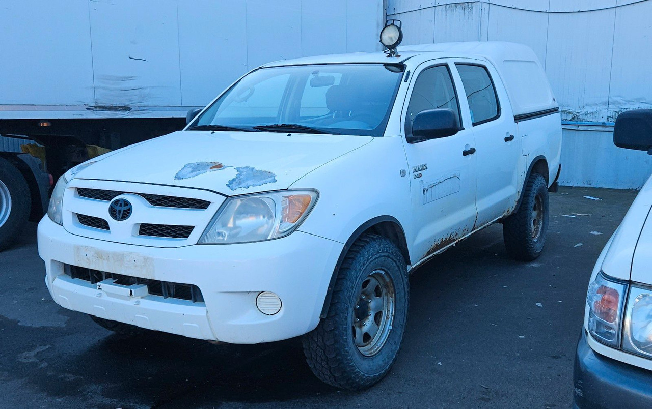 Toyota Hilux Double Cab 4x4 - SUV: foto 1 Toyota Hilux Double Cab 4x4 - SUV: foto 1