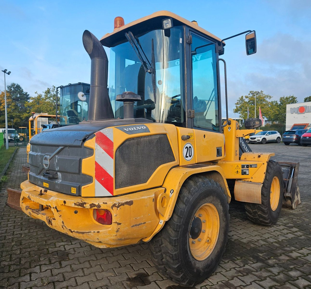 Volvo L30G Radlader mit Klappschaufel - Pá carregadora de rodas: foto 3 Volvo L30G Radlader mit Klappschaufel - Pá carregadora de rodas: foto 3