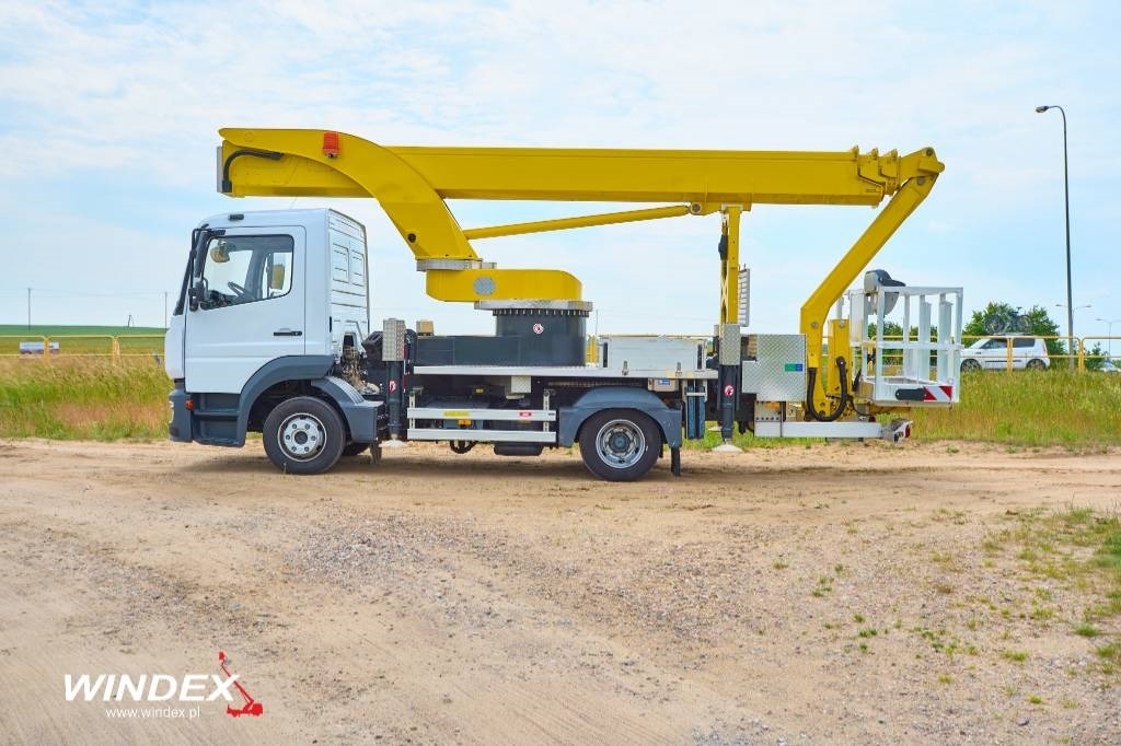 Caminhão com plataforma aérea Palfinger P 300 KS: foto 6