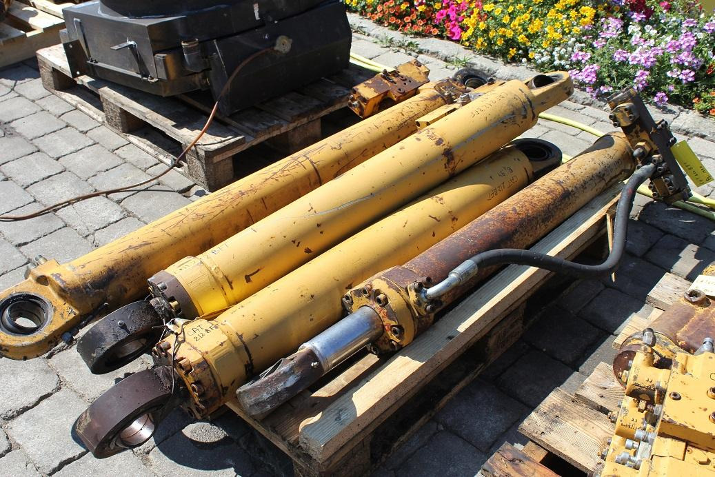 Caterpillar 212 BFT - Cilindro hidráulico para Máquina de construção: foto 4 Caterpillar 212 BFT - Cilindro hidráulico para Máquina de construção: foto 4