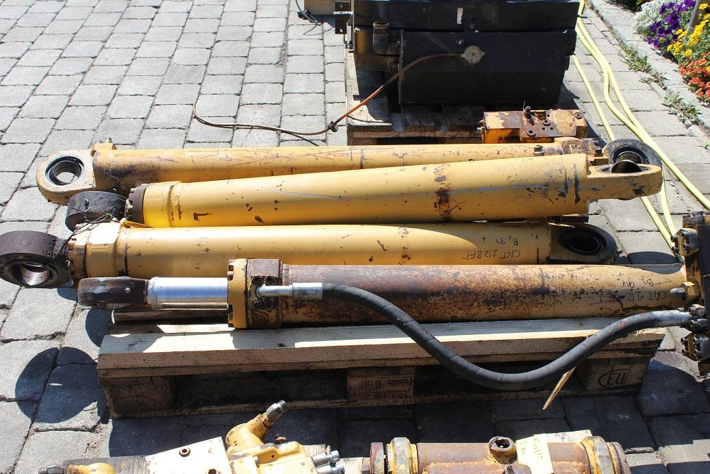 Caterpillar 212 BFT - Cilindro hidráulico para Máquina de construção: foto 1 Caterpillar 212 BFT - Cilindro hidráulico para Máquina de construção: foto 1