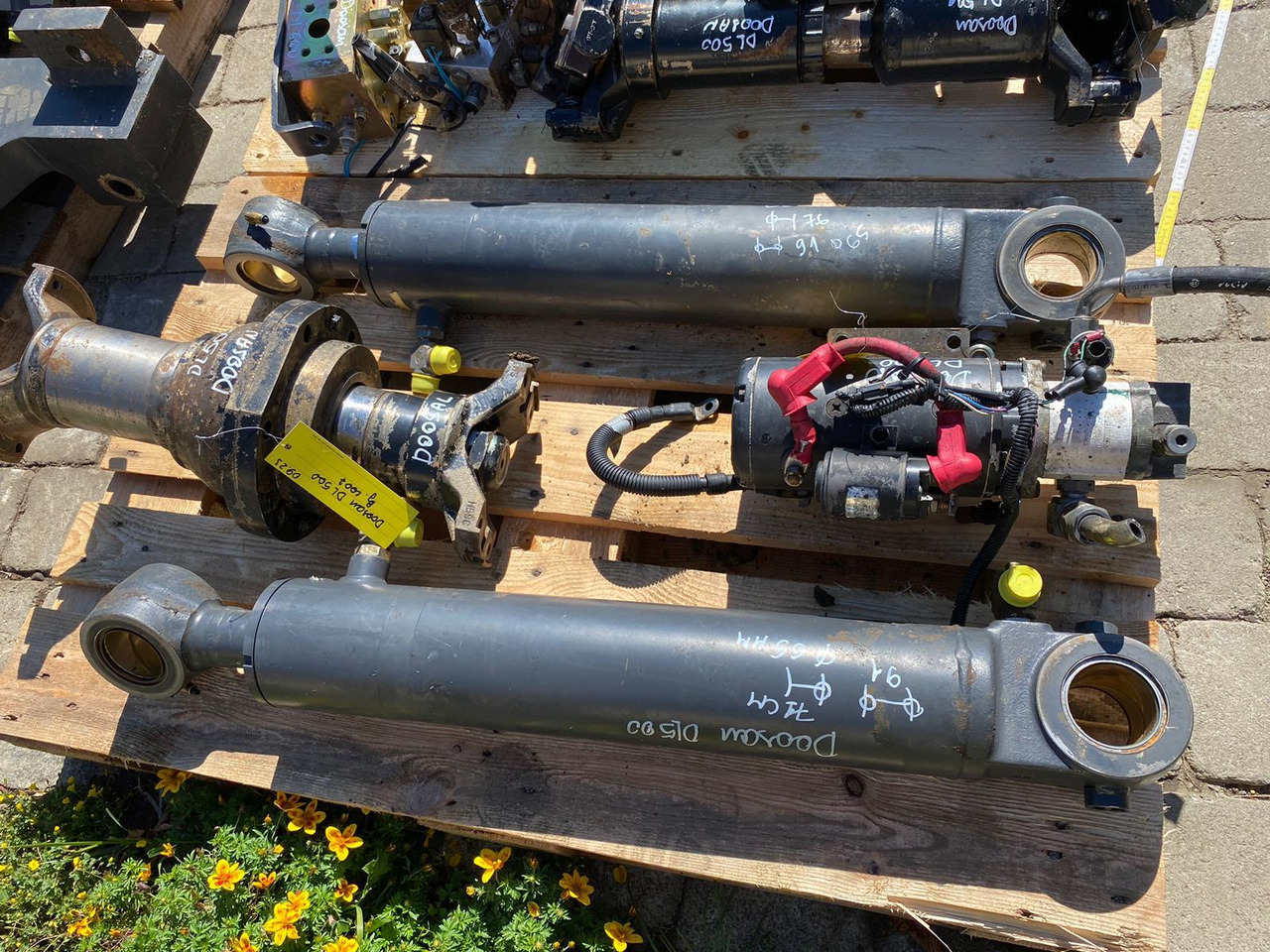 Doosan DL 500 - Cilindro hidráulico para Máquina de construção: foto 1 Doosan DL 500 - Cilindro hidráulico para Máquina de construção: foto 1