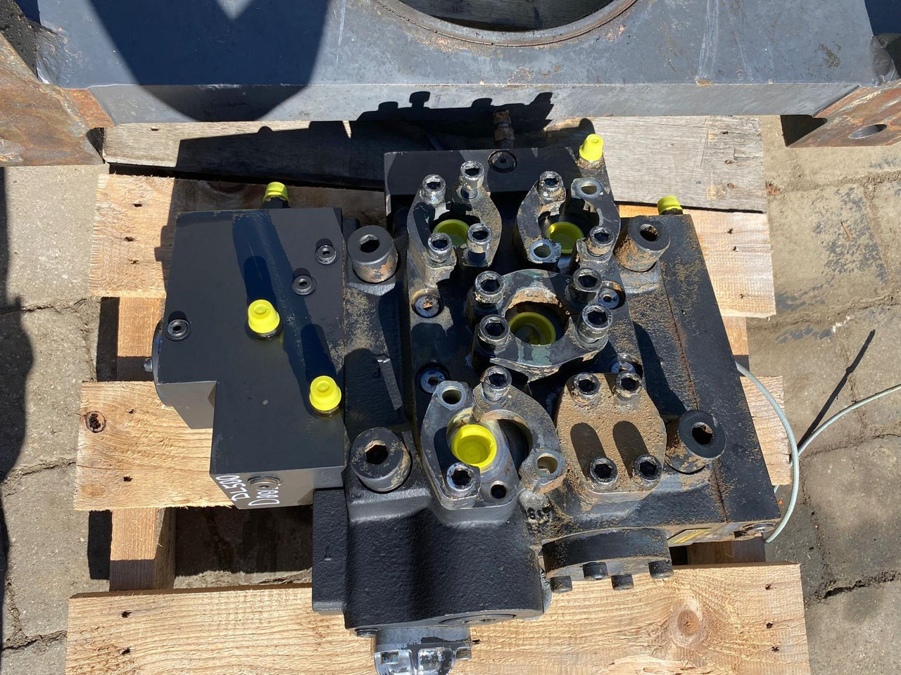 Doosan DL 500 - Válvula hidráulica para Máquina de construção: foto 3 Doosan DL 500 - Válvula hidráulica para Máquina de construção: foto 3